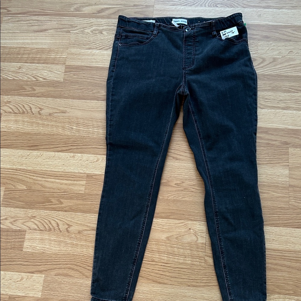 G55. Women's Black Jeans